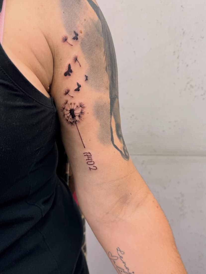 Pusteblume zu Schmetterlingen — Fineline Tattoo Idee von Stephie bei Electric07